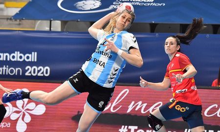 La Selección Argentina femenina de handball perdió ante España y no jugará los juegos Olímpicos de Tokio 2021. La Selección Argentina femenina de handball perdió ante España y no jugará los juegos Olímpicos de Tokio 2021.