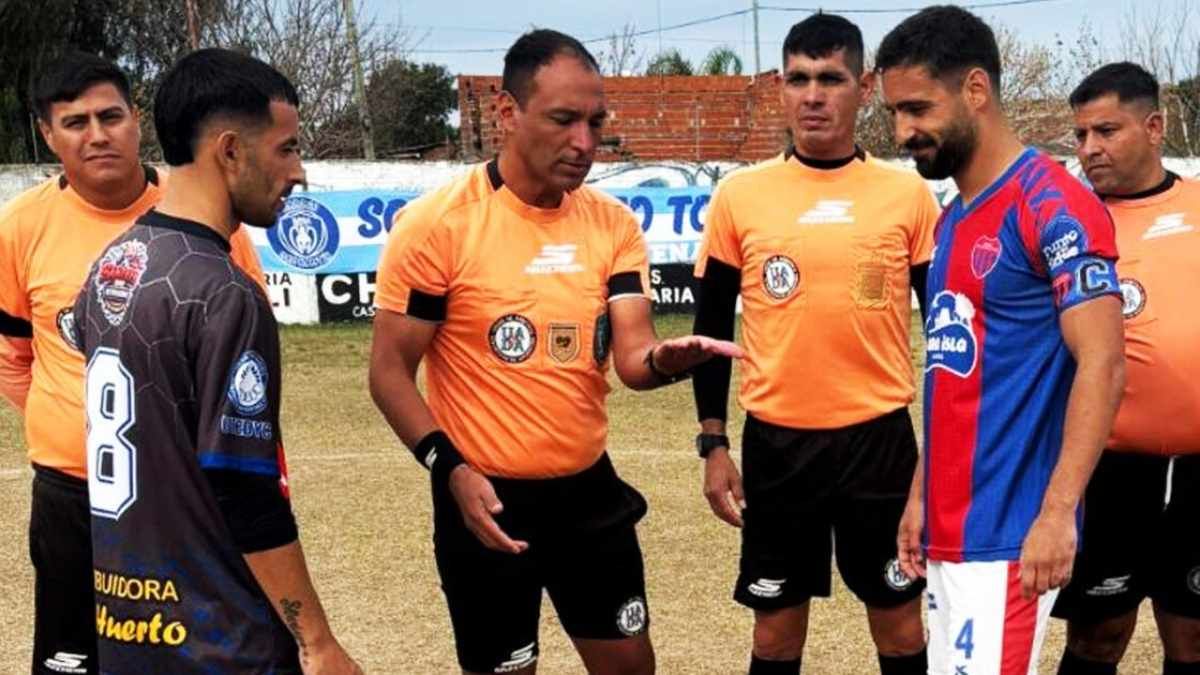 Atenas y Vecinal Gálvez se enfrentaron en Santo Tomé por Liga Santafesina de Fútbol. Atenas y Vecinal Gálvez se enfrentaron en Santo Tomé por Liga Santafesina de Fútbol.