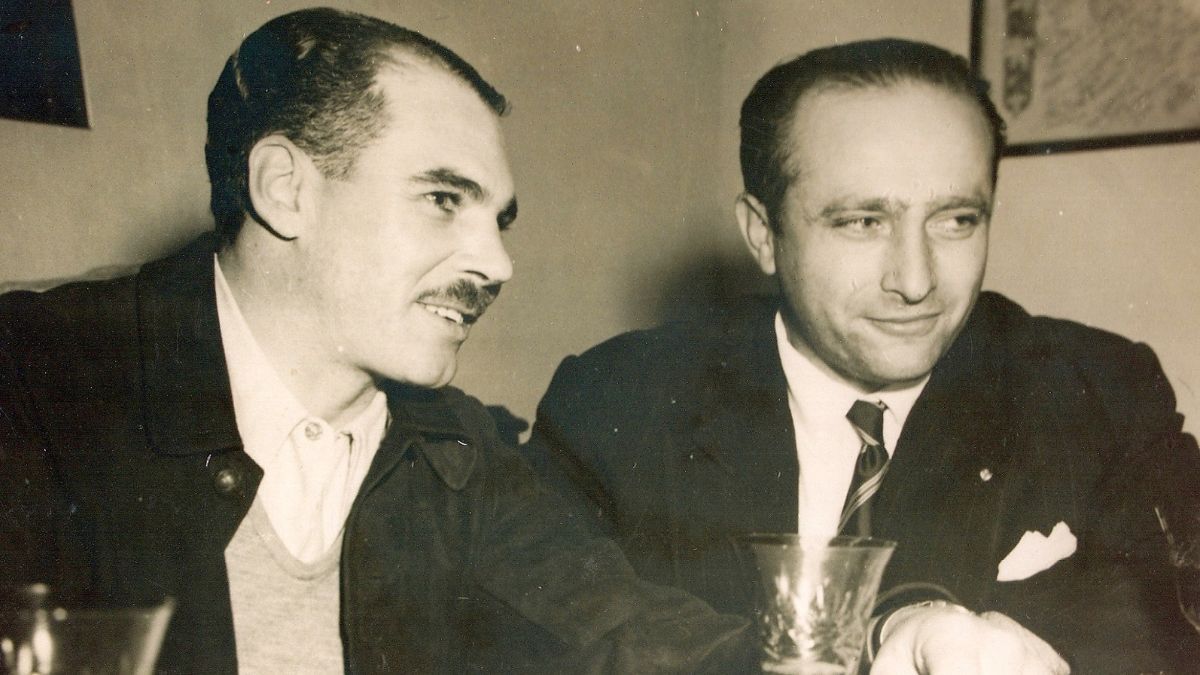 A puro manejo, Marcilla se ganó el corazón de los hinchas de Chevrolet y llenó el vacío que Fangio (a su izquierda) había dejado cuando se alejó del TC y continuó su carrera en Europa. El Chueco jamás olvidó el gesto del juninense, a quien siempre recordaría con afecto y enorme gratitud. A puro manejo, Marcilla se ganó el corazón de los hinchas de Chevrolet y llenó el vacío que Fangio (a su izquierda) había dejado cuando se alejó del TC y continuó su carrera en Europa. El Chueco jamás olvidó el gesto del juninense, a quien siempre recordaría con afecto y enorme gratitud.