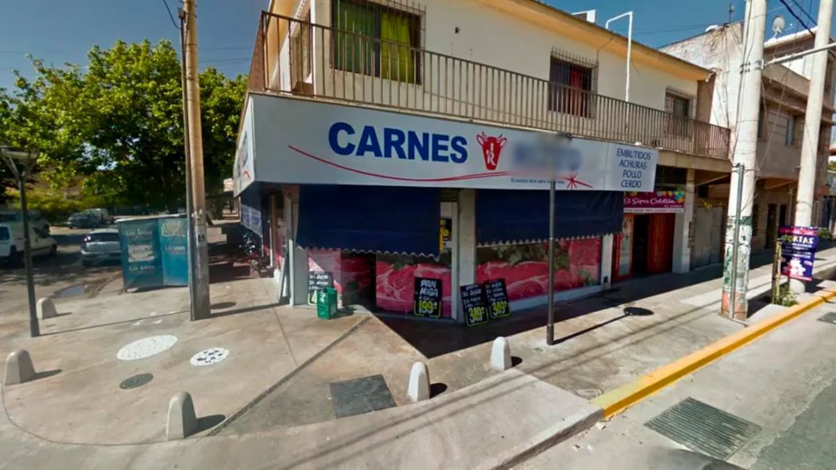 Una pelea en una carnicería de Mendoza dejó a dos heridos: uno apuñalada y otro atropellado.