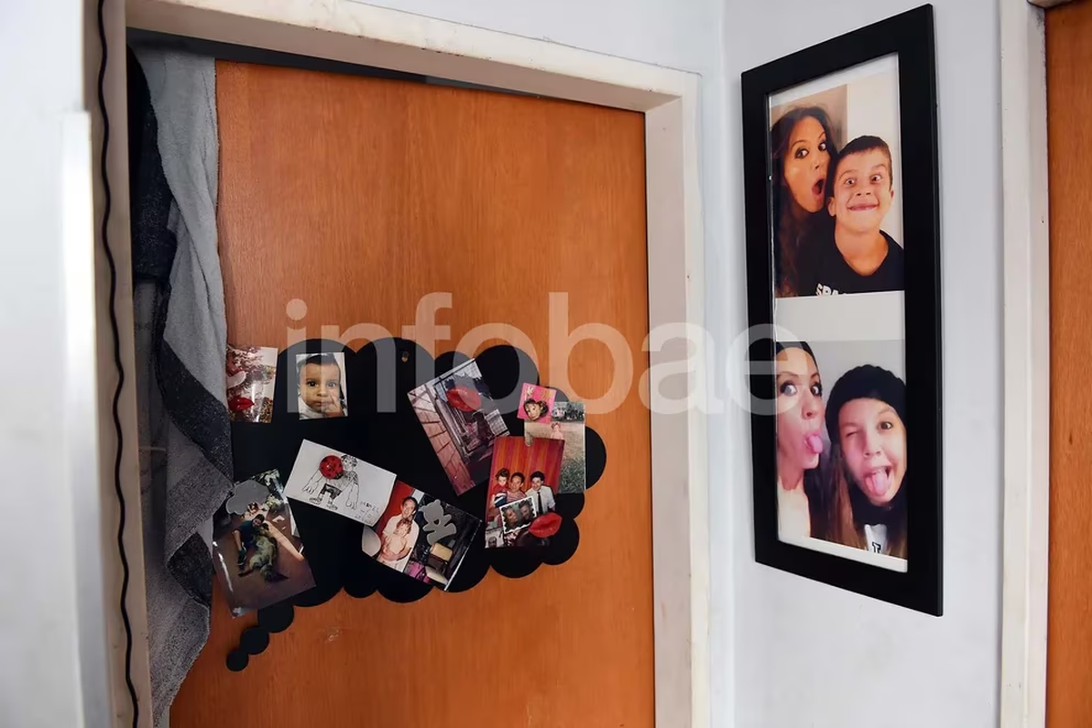 Las fotos de Natacha Jaitt están en casi todos los rincones del hogar: en la puerta de entrada, en los cuartos, en el pasillo y demás.