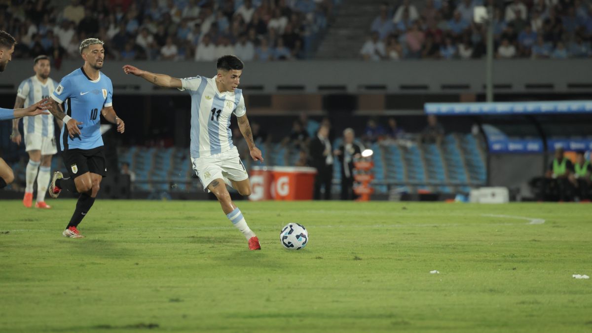 Argentina venció a Uruguay con un golazo de Almada. Argentina venció a Uruguay con un golazo de Almada.