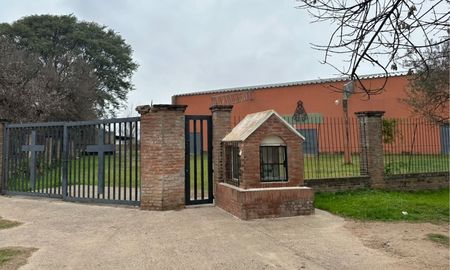 La capilla Nuestra Señora de Itatí, ubicada en el barrio Los Troncos de la ciudad de Santa Fe, fue blanco de dos robos en días consecutivos. La capilla Nuestra Señora de Itatí, ubicada en el barrio Los Troncos de la ciudad de Santa Fe, fue blanco de dos robos en días consecutivos.