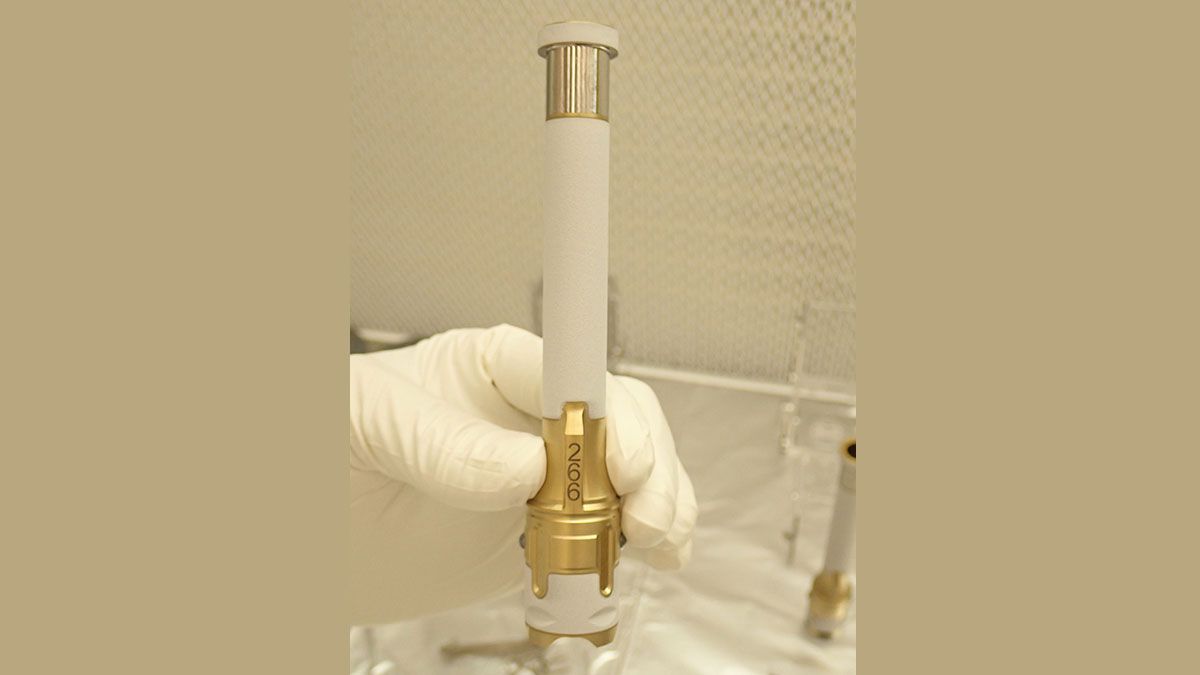 Tubo de muestra de perseverancia 266: el tubo de muestra número 266 se utilizó para recolectar la primera muestra de roca marciana por el rover Perseverance de la NASA. Créditos: NASA / JPL-Caltech.
