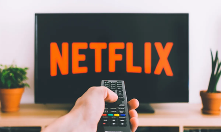 Netflix anunció que eliminará la función que cobraba un extra para compartir la cuenta Netflix anunció que eliminará la función que cobraba un extra para compartir la cuenta