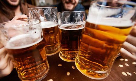 quienes deberian dejar de tomar cerveza de inmediato, segun un medico quienes deberian dejar de tomar cerveza de inmediato, segun un medico