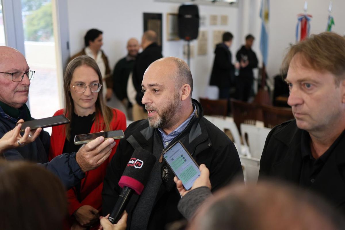 el presidente del Concejo Municipal de Santa Fe, Sergio Basile, remarcó que el foro representa un espacio clave para fortalecer el trabajo intermunicipal tras la reforma de la Constitución provincial. el presidente del Concejo Municipal de Santa Fe, Sergio Basile, remarcó que el foro representa un espacio clave para fortalecer el trabajo intermunicipal tras la reforma de la Constitución provincial.
