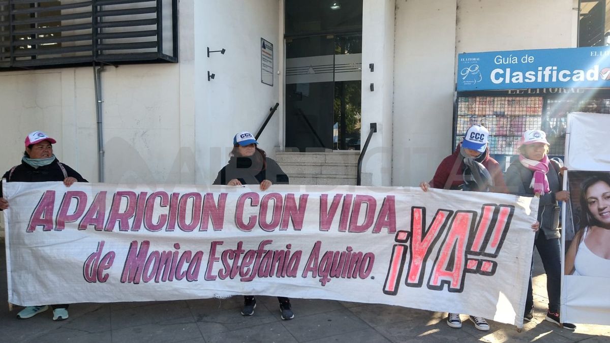 Piden la aparición con vida de Mónica Aquino: los manifestantes se apostaron frente a fiscalía