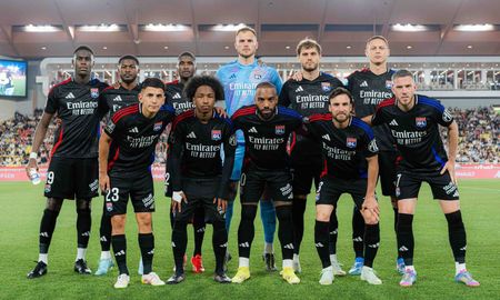 El Lyon de Francia descendió a la Ligue 2 por una deuda financiera. La directiva del club y recurrirá a una apelación. El Lyon de Francia descendió a la Ligue 2 por una deuda financiera. La directiva del club y recurrirá a una apelación.