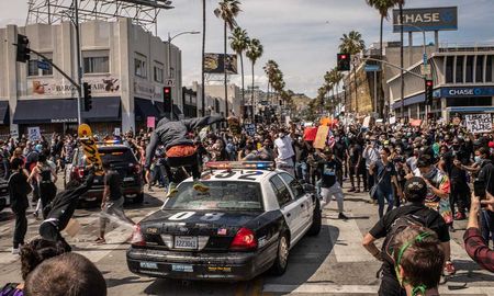 Las protestas en Estados Unidos por la muerte de George Floyd se extienden por varias ciudades como Brooklyn, Los Ángeles y Philadelphia. Las protestas en Estados Unidos por la muerte de George Floyd se extienden por varias ciudades como Brooklyn, Los Ángeles y Philadelphia.
