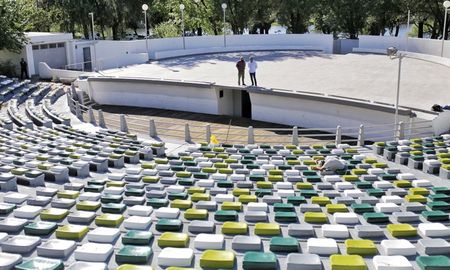 El intendente Emilio Jatón recorrió junto a la prensa el renovado Anfiteatro Juan de Garay del Parque del Sur.