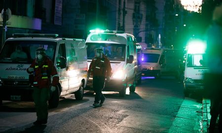 Evacuaron a 33 personas de un geriátrico en el barrio Recoleta de la Ciudad Autónoma de Buenos Aires. Evacuaron a 33 personas de un geriátrico en el barrio Recoleta de la Ciudad Autónoma de Buenos Aires.