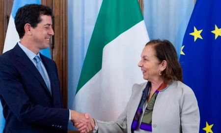 De Pedro visitará la Organización de las Naciones Unidas para la Alimentación y la Agricultura en el marco de la presentación de iniciativas interprovinciales para aumentar la superficie de producción de alimentos. De Pedro visitará la Organización de las Naciones Unidas para la Alimentación y la Agricultura en el marco de la presentación de iniciativas interprovinciales para aumentar la superficie de producción de alimentos.