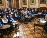 El trasfondo de la discusión expone una tensión más amplia sobre cómo abordar judicialmente las denuncias vinculadas a violencia de género y delitos sexuales. El trasfondo de la discusión expone una tensión más amplia sobre cómo abordar judicialmente las denuncias vinculadas a violencia de género y delitos sexuales.