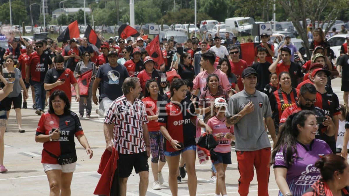 Las 37 mejores fotos de la multitudinaria despedida al plantel de Colón