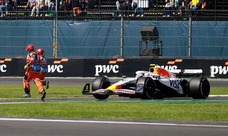 Escándalo en la F1: dos auxiliares casi son atropellados en plena carrera en México Escándalo en la F1: dos auxiliares casi son atropellados en plena carrera en México