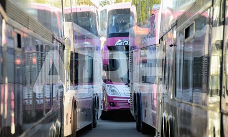 protesta de trabajadores de turismo: cortan la autopista santa fe-rosario protesta de trabajadores de turismo: cortan la autopista santa fe-rosario