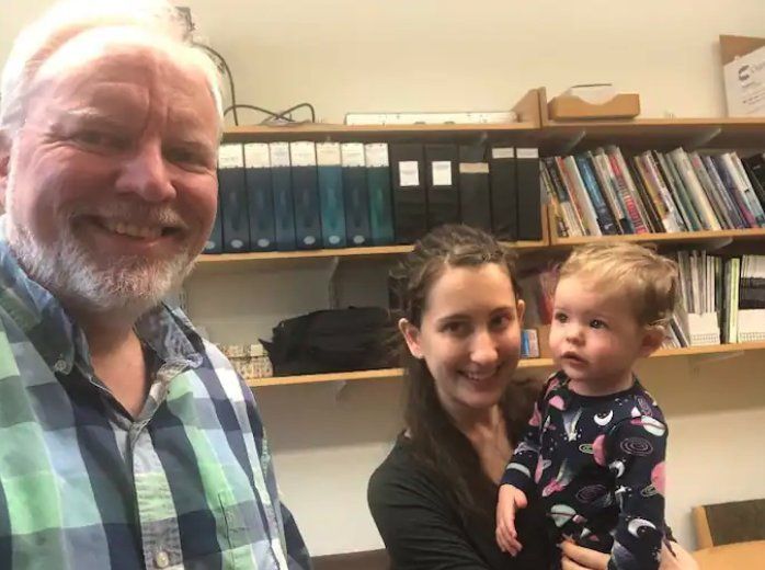 El profesor que se volvió viral gracias a su gran gesto con una alumna.