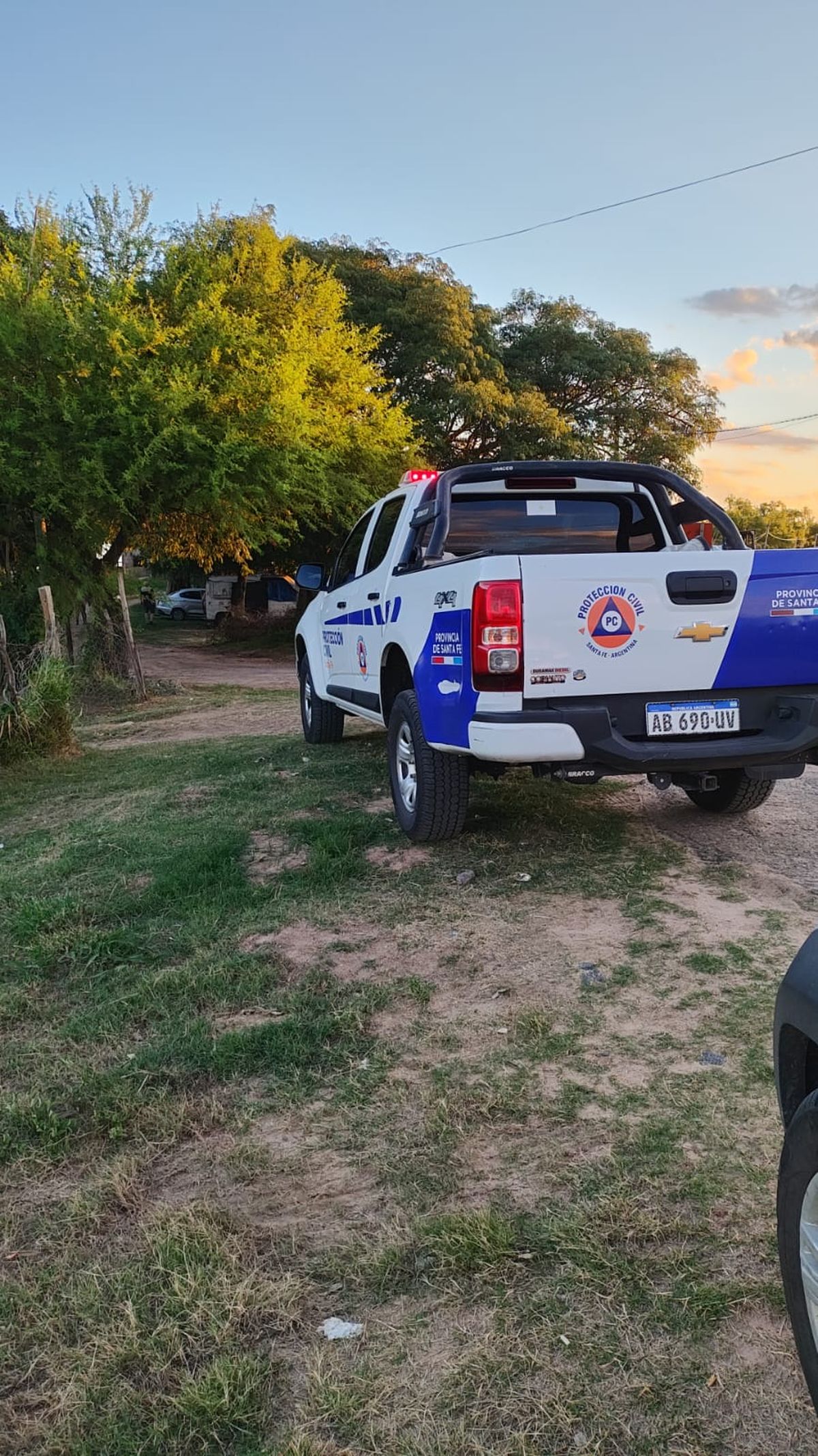 Tras la difusión de la nota en AIRE, personal de la Dirección de Protección Civil de la provincia llegó al lugar para monitorear la situación. Tras la difusión de la nota en AIRE, personal de la Dirección de Protección Civil de la provincia llegó al lugar para monitorear la situación.