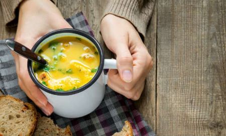 Existe la falsa creencia de que un plato invernal y sabroso debe ser obligatoriamente pesado o desbordante de calorías vacías. Existe la falsa creencia de que un plato invernal y sabroso debe ser obligatoriamente pesado o desbordante de calorías vacías.