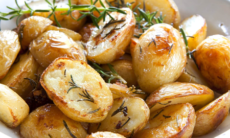 Cómo hacer papas al horno con romero y ajo Cómo hacer papas al horno con romero y ajo