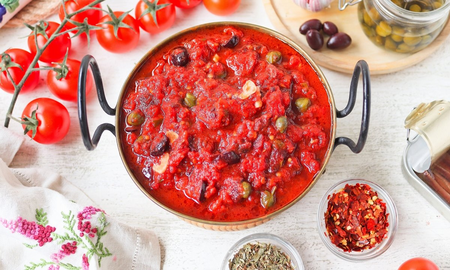 Cómo hacer salsa puttanesca: una receta fácil y deliciosa de la cocina italiana Cómo hacer salsa puttanesca: una receta fácil y deliciosa de la cocina italiana