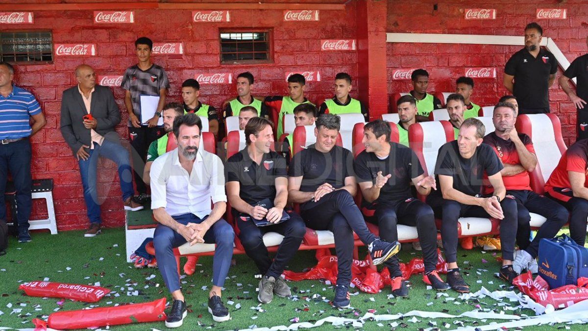 Colón perdió el clásico santafesino ante Unión y Eduardo Domínguez apuntó a competir de igual con River en el Trofeo de Campeones.