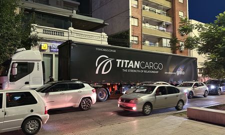El camión quedó detenido en pleno Bulevar Gálvez, en el ingreso a la ciudad de Santa Fe. El camión quedó detenido en pleno Bulevar Gálvez, en el ingreso a la ciudad de Santa Fe.