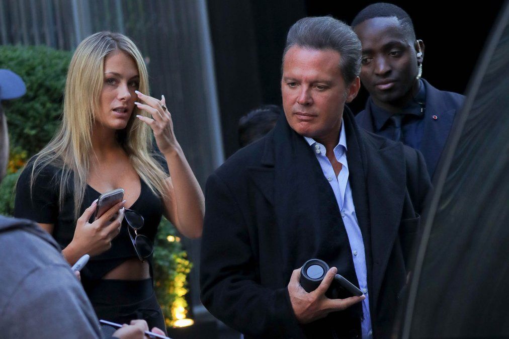 Luis Miguel junto a su novia en Nueva York.