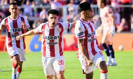 Pablo Echavarría marcó penal y Tarragona se llenó la boca de gol para el empate de Unión. Pablo Echavarría marcó penal y Tarragona se llenó la boca de gol para el empate de Unión.
