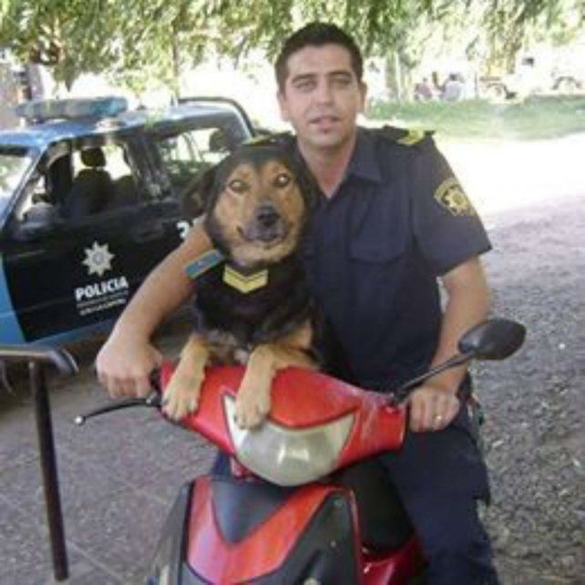 Un policía le festejó el cumpleaños a su perro con un asado