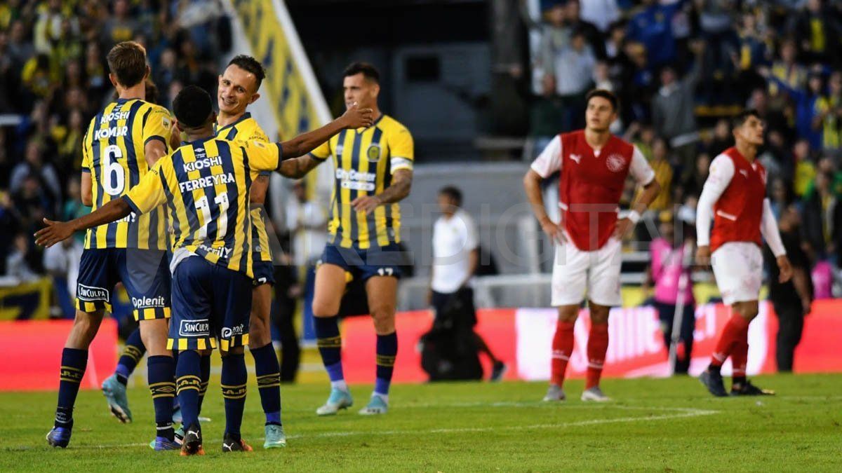 Rosario Central goleó a Independiente y cortó una racha de seis partidos sin victorias