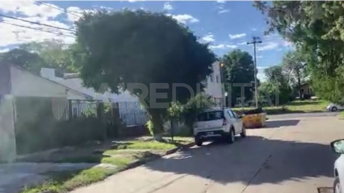 Barrio Sargento Cabral: limpian la casa donde encontraron a madre e hija fallecidas