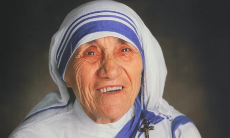 Las respuestas de la Madre Teresa a 24 preguntas revelan su visión profunda sobre la vida, la fe y el servicio a los demás. Las respuestas de la Madre Teresa a 24 preguntas revelan su visión profunda sobre la vida, la fe y el servicio a los demás.