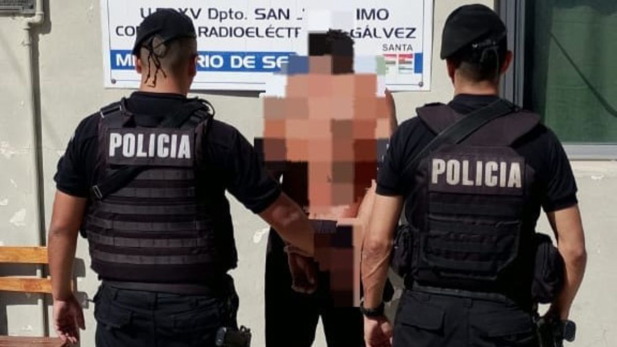 Un hombre de 33 años intentó fugarse de un control policial con objetos sospechosos a bordo de una bicicleta.