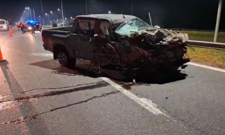 El accidente ocurrió a la altura de San Jerónimo Sud. Tres personas viajaban en la camioneta rumbo a AgroActiva y una resultó herida. El accidente ocurrió a la altura de San Jerónimo Sud. Tres personas viajaban en la camioneta rumbo a AgroActiva y una resultó herida.