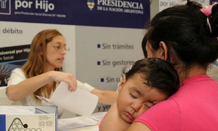 Los titulares de AUH tienen la posibilidad de presentar un formulario y cobrar $9.609 por única vez. Los titulares de AUH tienen la posibilidad de presentar un formulario y cobrar $9.609 por única vez.