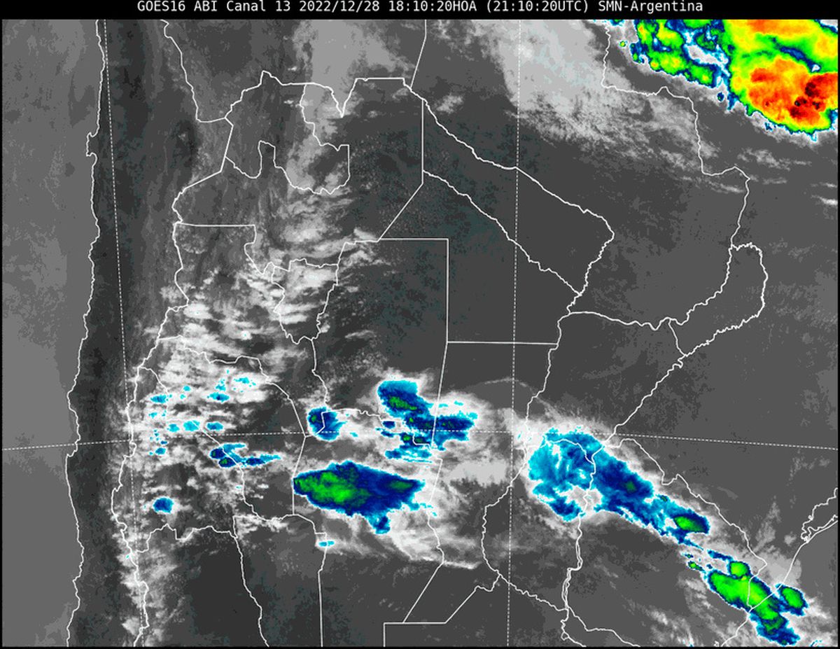En la imagen satelital se observa que continúa circulando nubosidad asociada a inestabilidad desde la provincia de Córdoba hacia la nuestra.