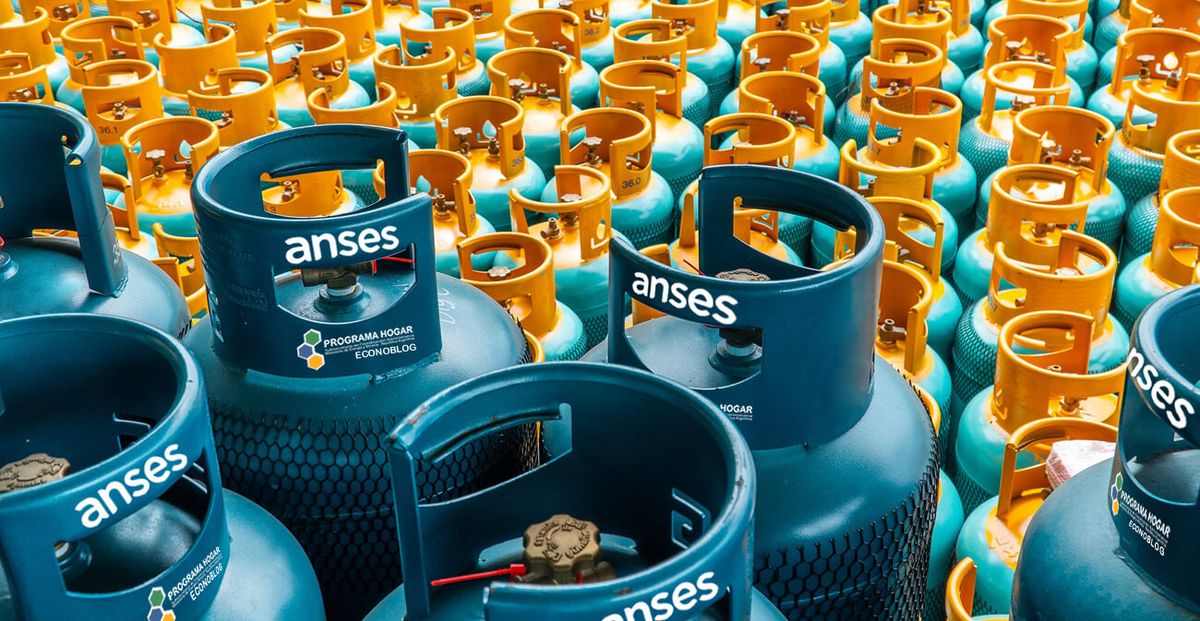 ElPrograma Hogar subsidia el 80% de la garrafa de gas a los hogares de menoresingresos que no pueden acceder a la red de gas natural.