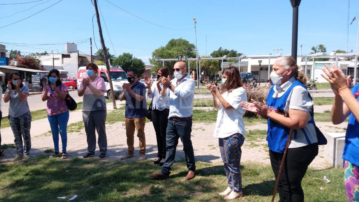 El abrazo se hizo en repudio a las amenazas en contra de la directora del Samco.