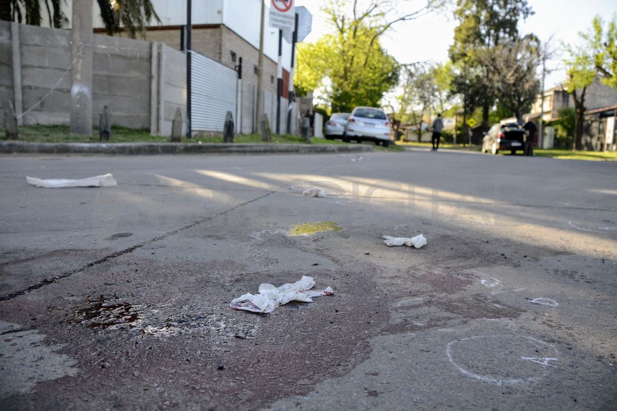 El 1 de octubre ocurrió el asesinato de Emanuel Samuel, alias Gordo Samu, yerno del líder de Los Monos Máximo Guille Cantero. El 1 de octubre ocurrió el asesinato de Emanuel Samuel, alias Gordo Samu, yerno del líder de Los Monos Máximo Guille Cantero.