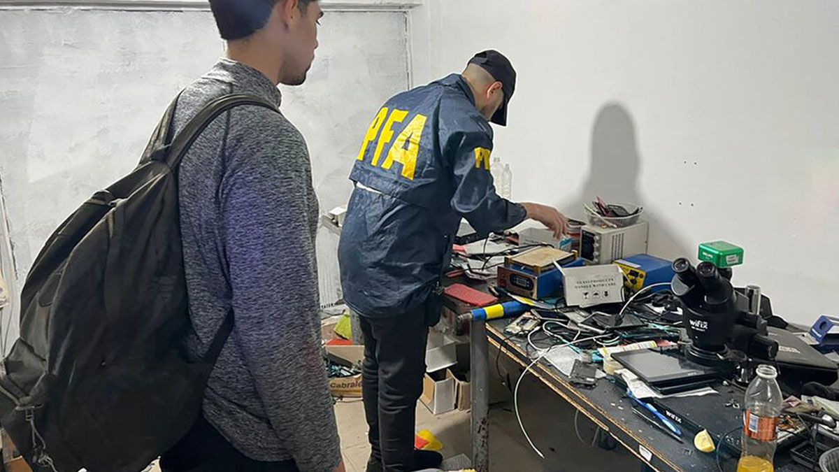 En los domicilios no se encontraron panfletos, por lo que el análisis clave estará en los celulares y las computadoras secuestradas. En los domicilios no se encontraron panfletos, por lo que el análisis clave estará en los celulares y las computadoras secuestradas.