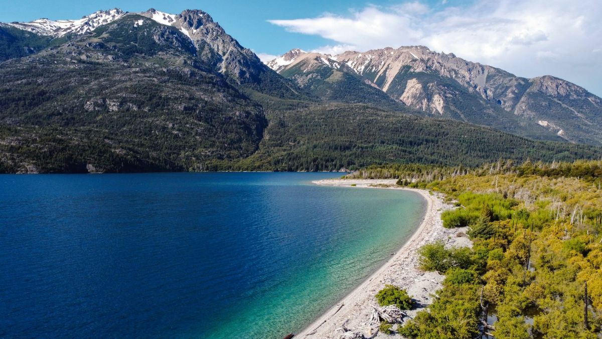 Escapada a un lago secreto de la Patagonia con aguas cristalinas