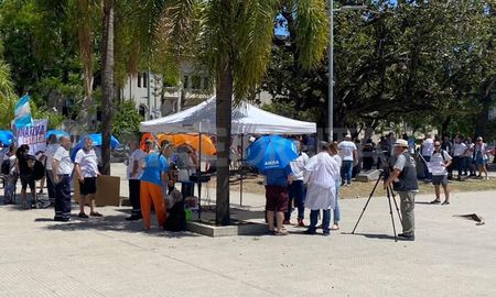 Trabajadores de la Salud en Santa Fe se manifestaron frente a Casa de Gobierno. Trabajadores de la Salud en Santa Fe se manifestaron frente a Casa de Gobierno.