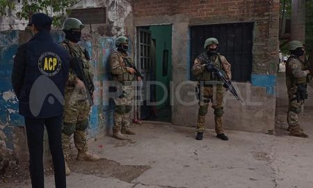 Aire de Santa Fe | Villa Hipódromo operativo detenicón por copamiento en la subcomisaría Arroyo leyes 3.jpg