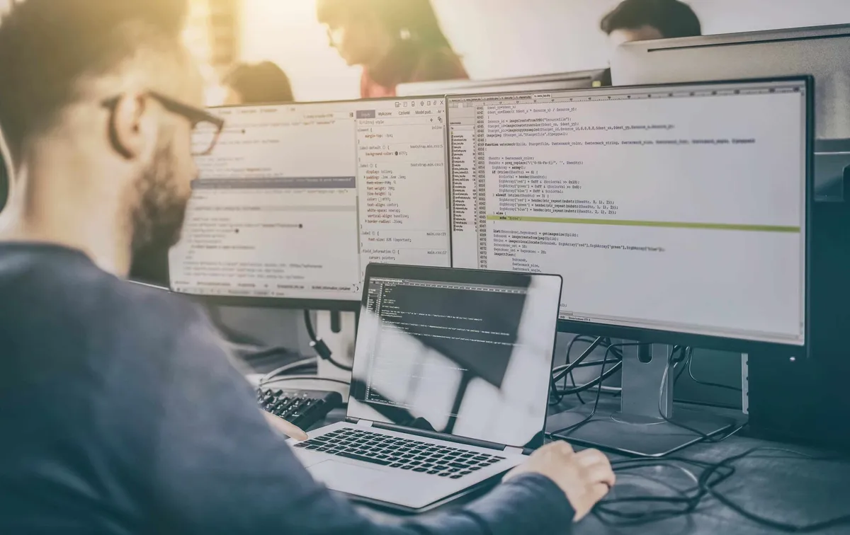 Cada vez más jóvenes optan por estudiar carreras cortas que tengan mucha demanda en el mercado laboral. Cada vez más jóvenes optan por estudiar carreras cortas que tengan mucha demanda en el mercado laboral.