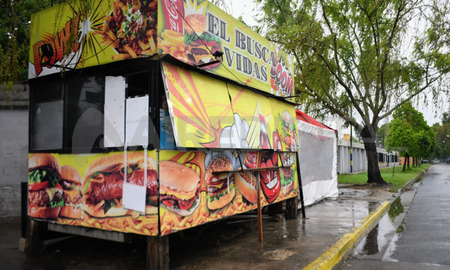 Acribillaron con doce tiros a un joven en un carro de comidas en el oeste de Rosario. Acribillaron con doce tiros a un joven en un carro de comidas en el oeste de Rosario.