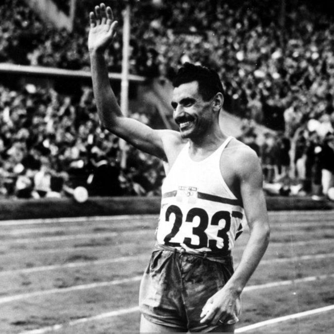 Aunque poseía distintos récords en otras pruebas de fondo, Cabrera no había corrido jamás una distancia mayor a 10 kilómetros, pero se entrenó muy duro porque quería integrar el equipo nacional en los Juegos de 1948. Por eso, la carrera de Londres, cuya extensión fue de 42,195 kilómetros, marcó su debut y triunfo en el maratón olímpico.