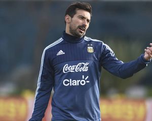 El Kily González, DT de Rosario Central, contactó al ex San Lorenzo para que juegue en el Canalla, club del que es hincha. El Kily González, DT de Rosario Central, contactó al ex San Lorenzo para que juegue en el Canalla, club del que es hincha.