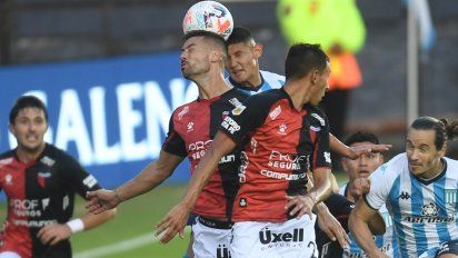 Colón perdió 2-1 con Racing por la Copa de la Liga, con un gol sobre el final del partido